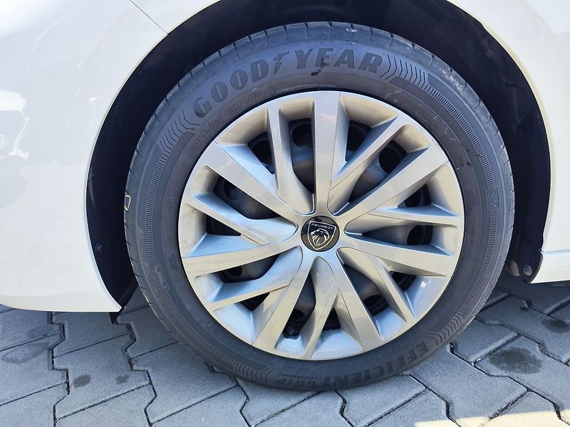 Peugeot 308 1.2 PureTech/81kW Active Pack - fotka 29 z 29