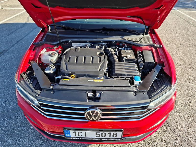 Volkswagen Passat 2.0 TDI Bussines DSG - fotka 16 z 16