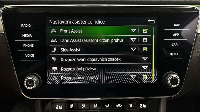 Škoda Superb 2.0 TDI DSG 4x4 L&K Combi - fotka 30 z 34