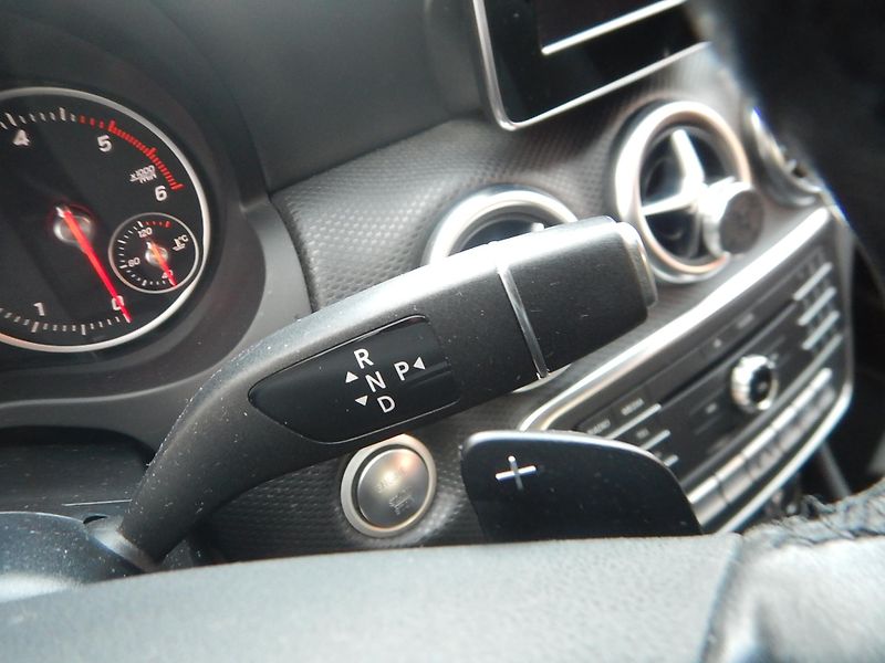 Mercedes-Benz Třídy A REZERVACE - fotka 19 z 28