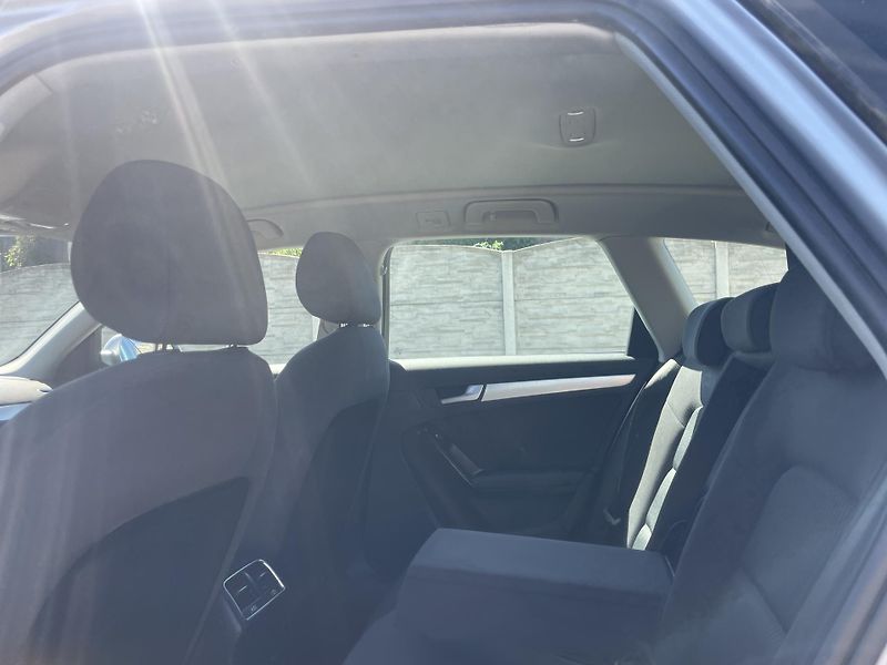 Audi A4 Avant 2.0TDi 120PS S-LINE AVANT TOP! - fotka 107 z 179