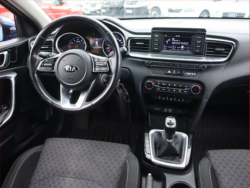 Kia Ceed (2018) 1.4 T-GDI, Serv.kniha - fotka 7 z 18