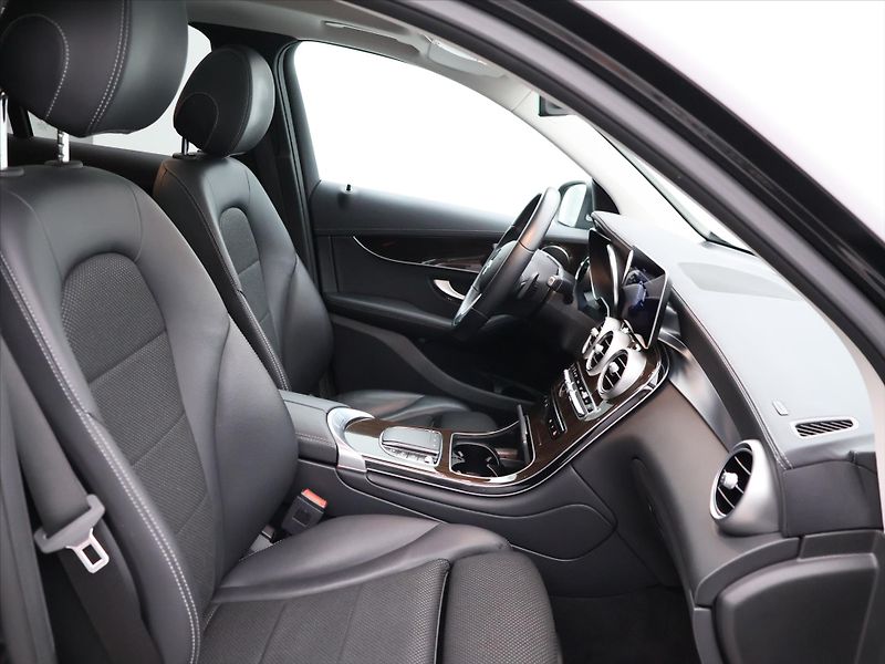 Mercedes-Benz GLC 2,0 200 4Matic DPH CZ 1.Maj. - fotka 13 z 41
