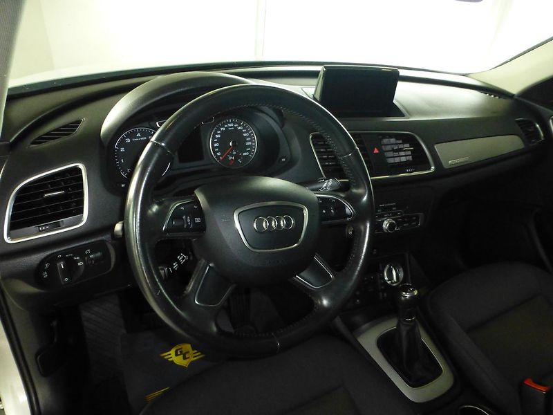 Audi Q3 (2012) 2,0TSI-125KW*NAVI**PANORAM*4X4 - fotka 12 z 28
