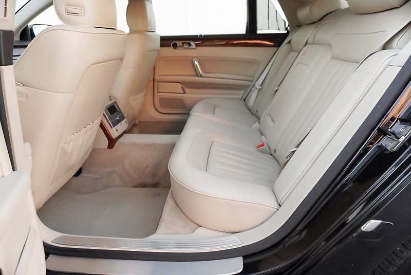 Volkswagen Phaeton 3.0 TDi 176kW LONG 4motion - fotka 24 z 36