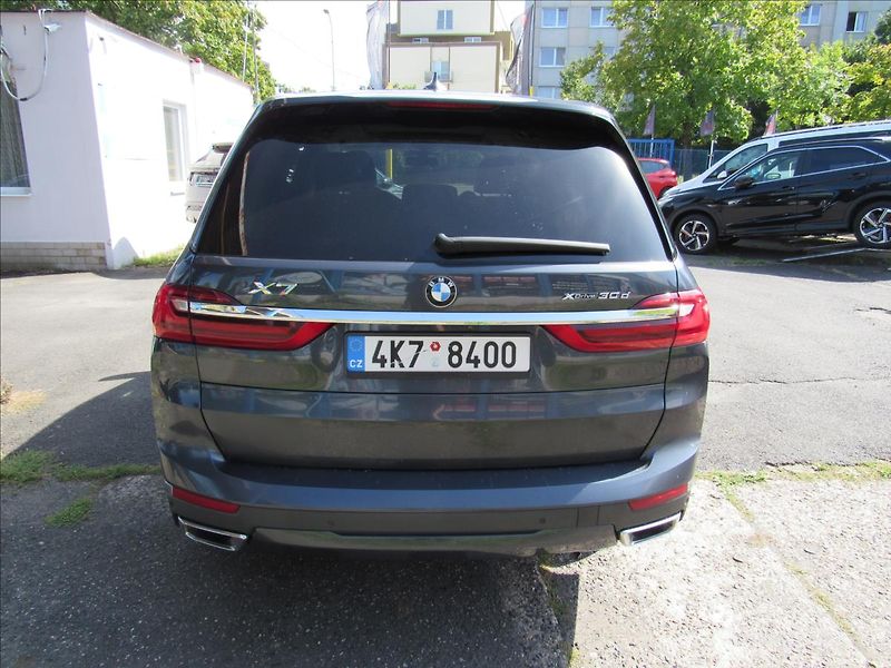 BMW X7 3,0 d xDrive30d 195 kW 7 míst - fotka 5 z 44
