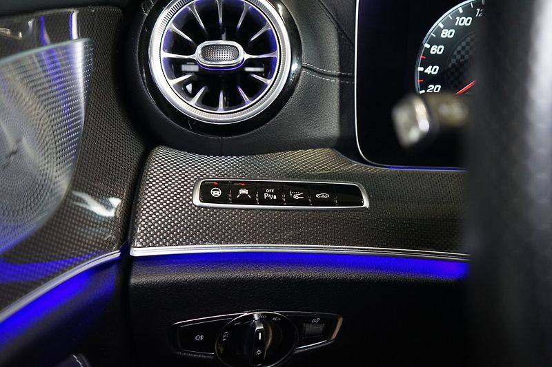 Mercedes-Benz CLS (2019) MANUFAKTUR*HUD*VZDUCH*360 - fotka 23 z 38