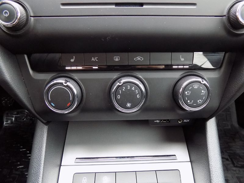 Škoda Octavia (2015) 1.4TSi/1.Maj.ČR/klimatizace/ - fotka 31 z 32