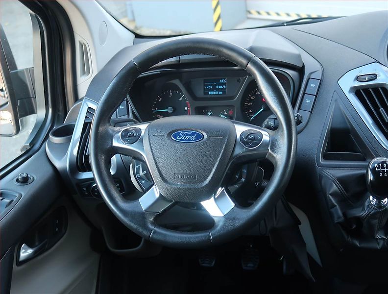 Ford Tourneo Custom (2015) Titanium 2.2 TDCi, ČR - fotka 18 z 25