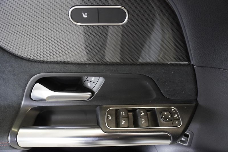 Mercedes-Benz Třídy B B 220d 140kW AMG line AUTOMAT8 - fotka 13 z 29