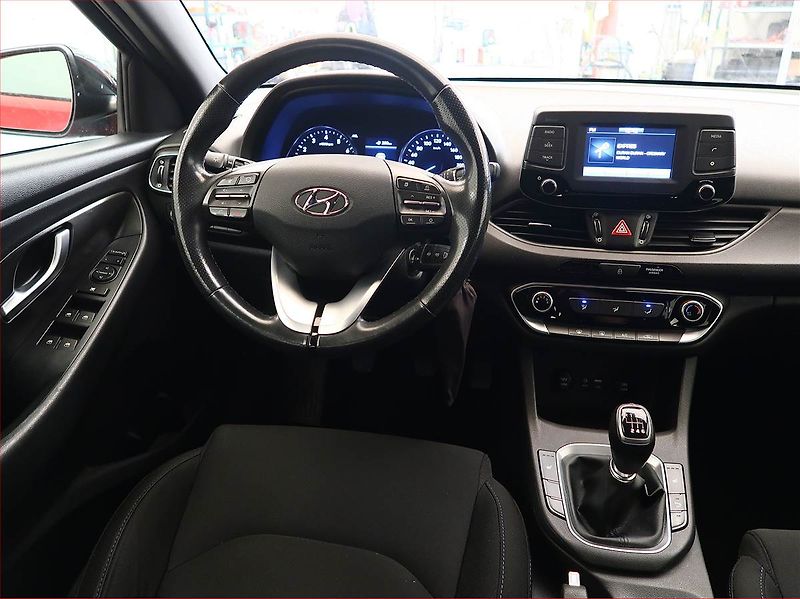 Hyundai i30 (2018) Go! 1.4 CVVT, Serv.kniha - fotka 7 z 17