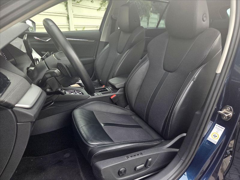 Škoda Octavia 2,0 TDi DSG Style Tažné z. 1.m - fotka 7 z 21