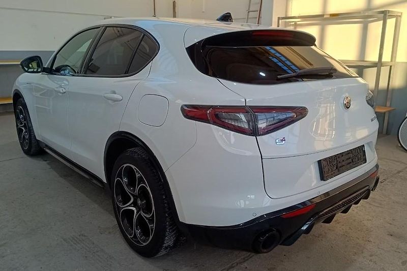 Alfa Romeo Stelvio 2.2 Diesel 16V 154kW Veloce - fotka 4 z 13