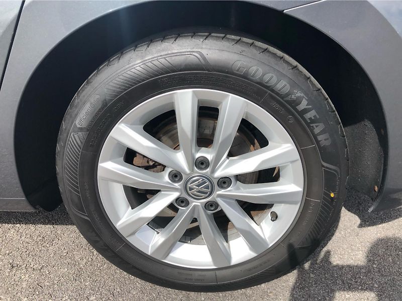 Volkswagen Touran 1,5 TSI - fotka 14 z 29