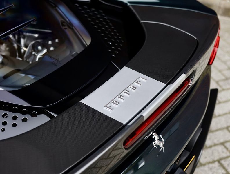 Ferrari SF90 (2021) Stradale 4.0 V8 1001PS 4x4 Ate - fotka 31 z 72