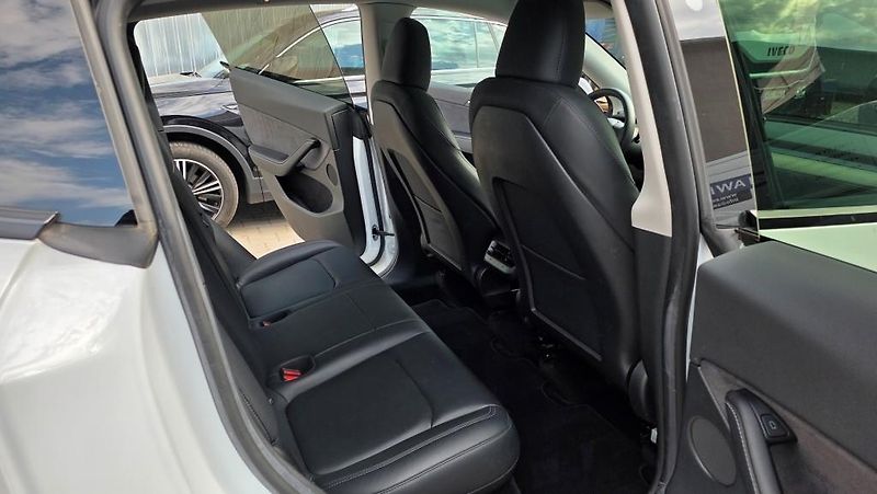 Tesla Model Y (2022) Long Range AWD SoH 91,4% - fotka 13 z 37