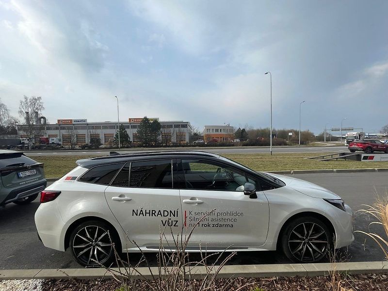 Toyota Corolla 2.0 Hybrid GR SPORT - fotka 7 z 28