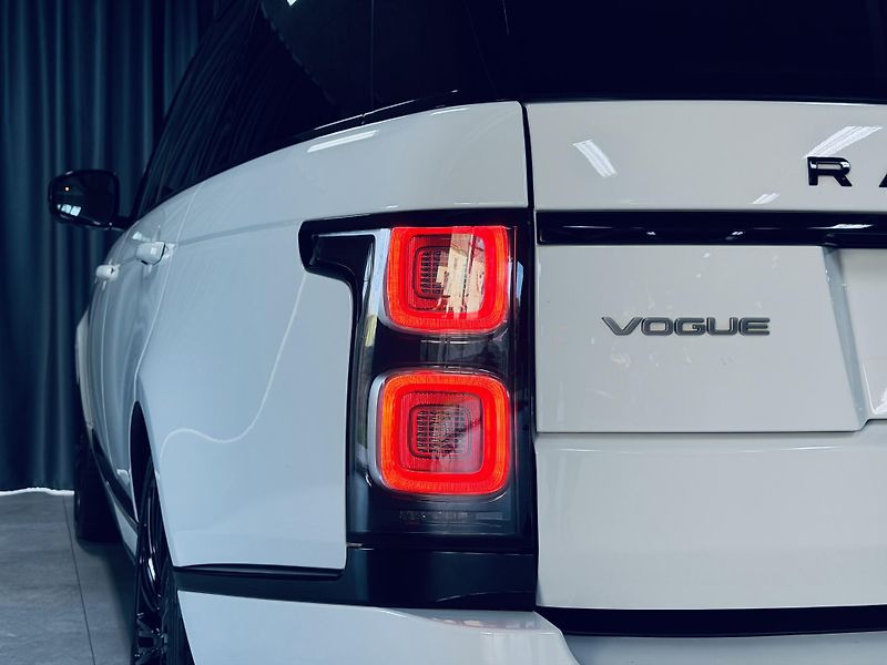 Land Rover Range Rover (2019) 4.4*V8*SD*VOGUE*TOP*CZ - fotka 9 z 45