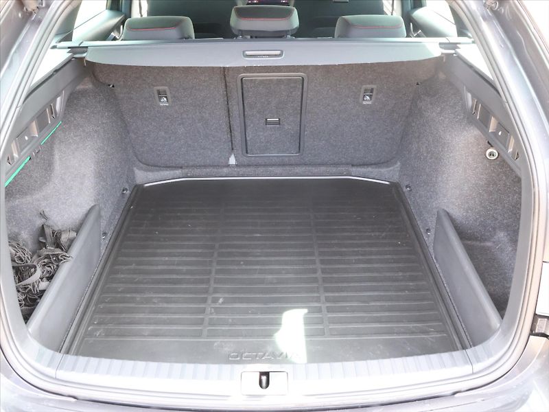 Škoda Octavia 2,0 TSI DSG RS DPH 1.maj CZ - fotka 10 z 31