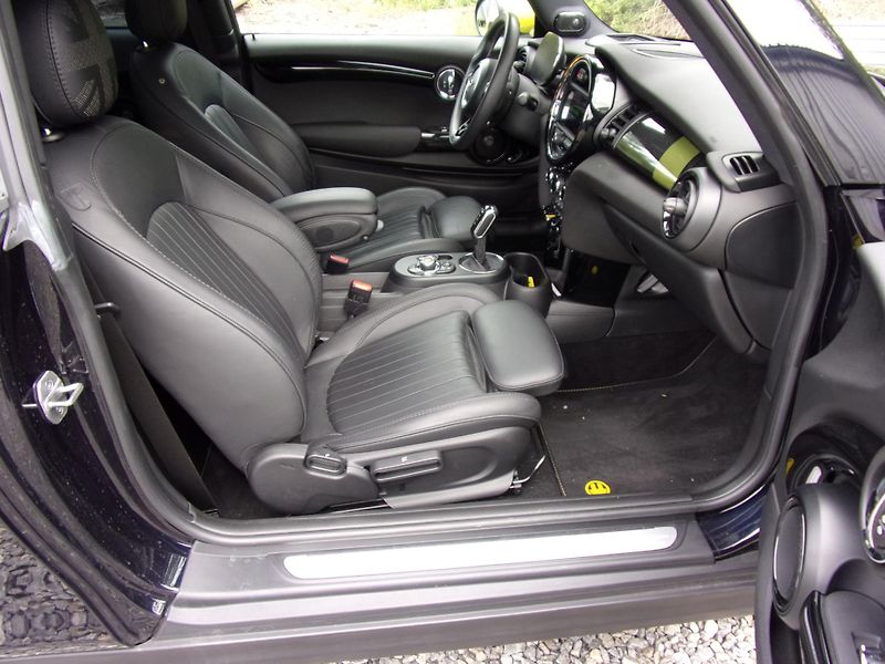 Mini Ostatní (2021) COOPER SE 32kWh 135kW PANORAMA - fotka 23 z 25