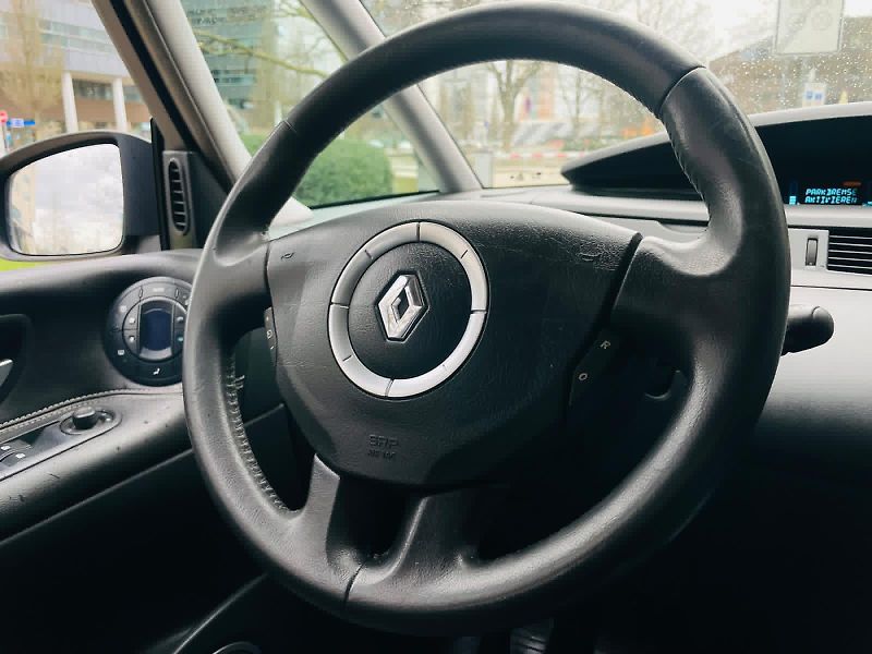 Renault Grand Espace 2.0dCi MANUÁL VÝHŘEV SENZORY - fotka 25 z 43