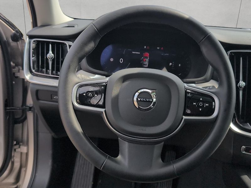 Volvo V60 B4 Plus Dark - fotka 11 z 27
