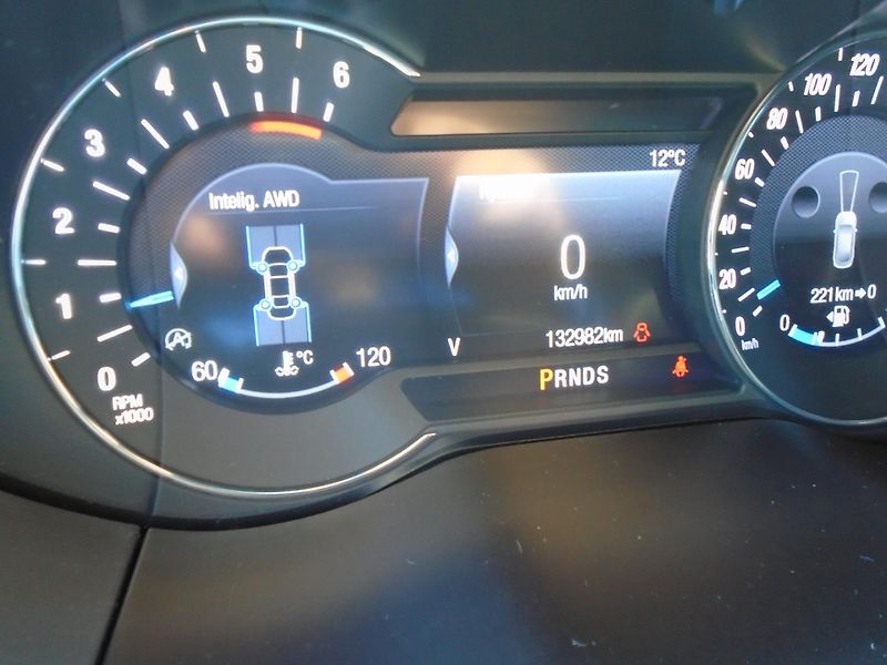 Ford S-MAX 2,0EcoBlue 140kW AWD ST-Line A - fotka 27 z 50