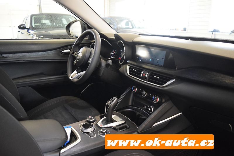 Alfa Romeo Stelvio 2.2 JTD Q4 FACELIFT 2021 - fotka 32 z 56
