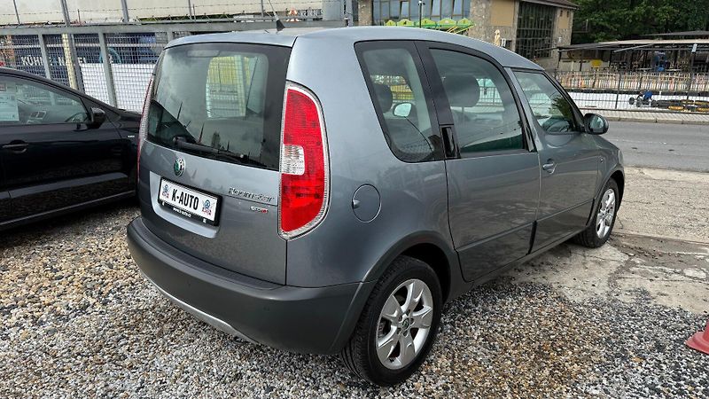 Škoda Roomster (2010) 1.2TSi 77kW *DSG*ALU*Klima* - fotka 4 z 22
