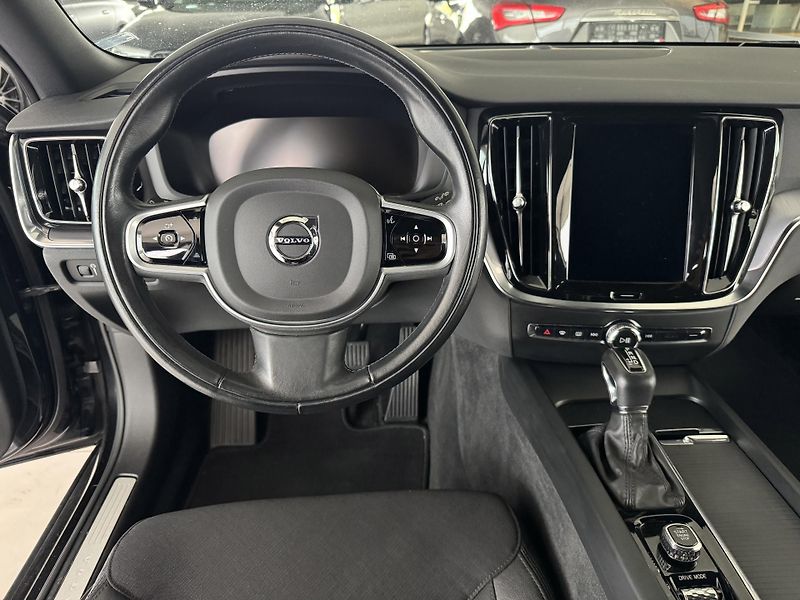 Volvo V60 D3 AUT*110kW*LED*KeyLess*DPH - fotka 12 z 34