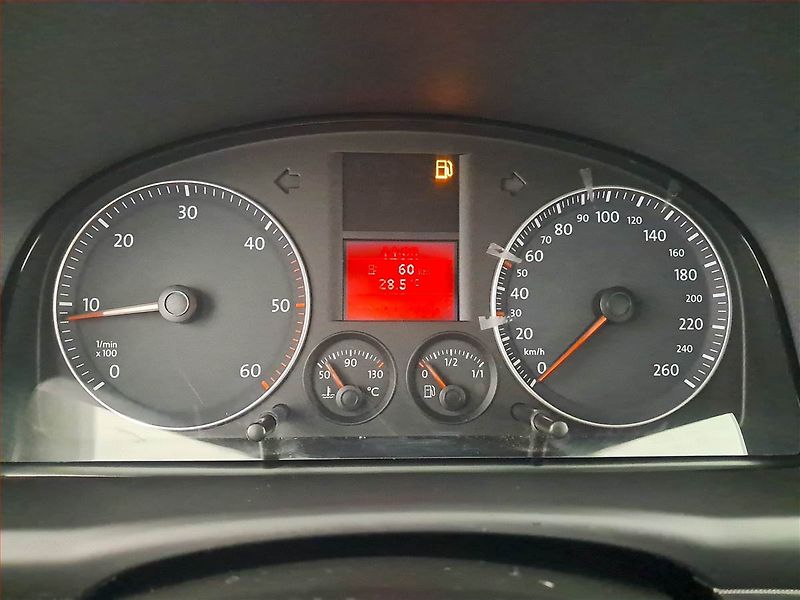 Volkswagen Touran (2005) 1.9 TDI, 7 míst, nová STK - fotka 11 z 15