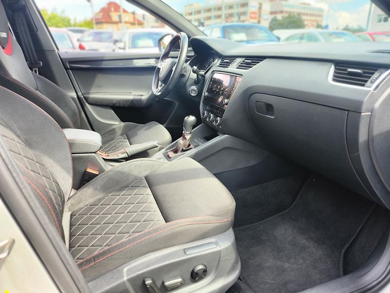 Škoda Octavia RS 2.0 TDI 135kw DSG 4X4 Combi - fotka 8 z 25