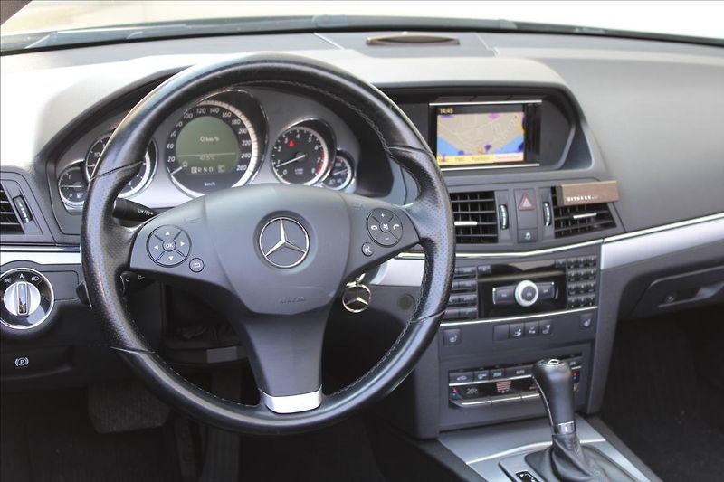 Mercedes-Benz Třídy E 200 CGI / 135 KW / CABRIO - fotka 15 z 32