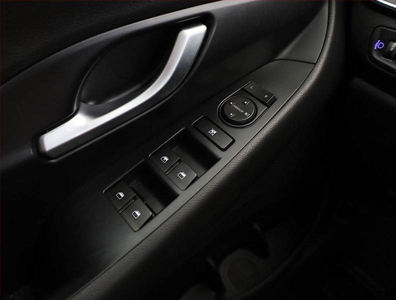 Hyundai i30 (2018) 1.0 T-GDI, Tempomat - fotka 15 z 16