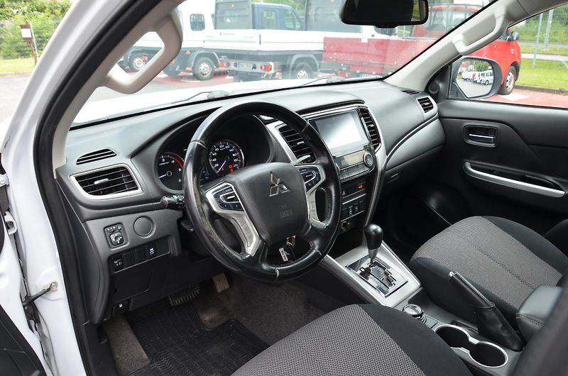 Mitsubishi L200 (2022) INTENSE 2.2 DI-D 4WDDOUBLE CAB - fotka 7 z 17