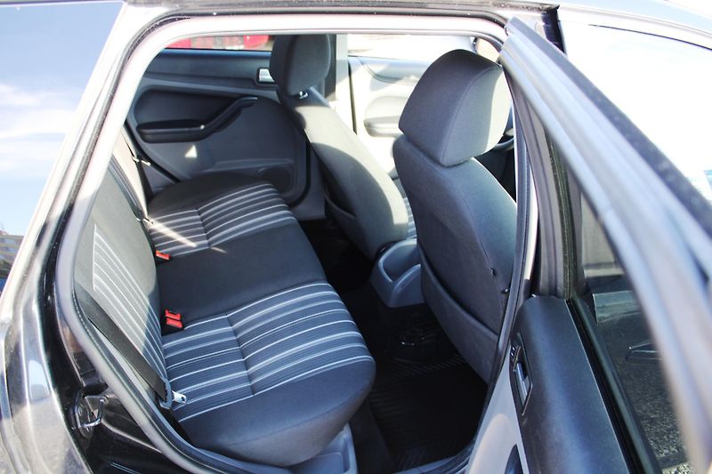 Ford Focus (2008) 1,6i KLIMA EL.OKNA ZIMNÍ KOLA - fotka 12 z 16