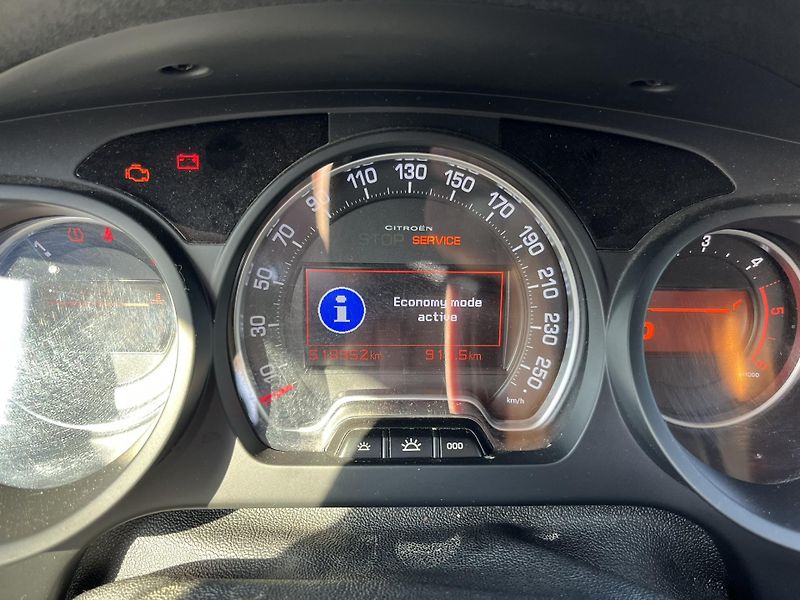 Citroën C5 (2014) 2.2HDi 150kw AT Exclusive  - fotka 8 z 10