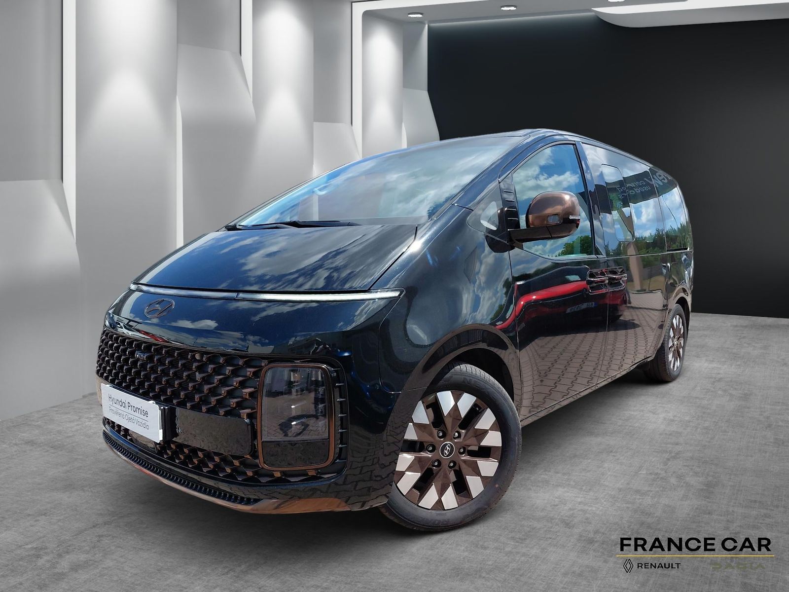 Hyundai Staria 2.2D 4x4 DCT LUXURY BRASS PANO