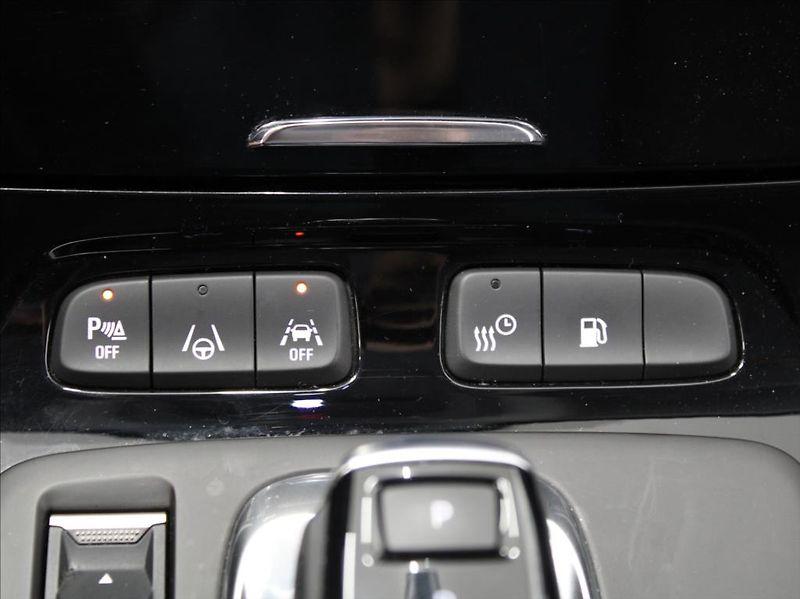 Opel Grandland 1,6 PHEV 165kW LED Matrix ČR - fotka 21 z 24