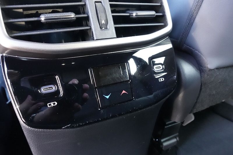 Lexus RX RX450+ PHEV Plug-in hybrid Exe - fotka 27 z 36