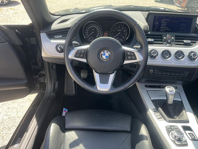 BMW Z4 (2009) 3.0i 190kw Kabrio REZERVACE - fotka 23 z 28
