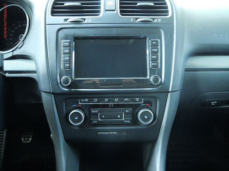 Volkswagen Golf (2011) 2.0TDi, AC, park.čidla - fotka 13 z 19