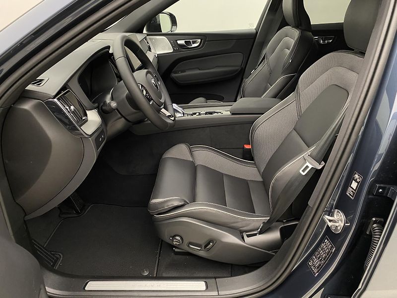 Volvo XC60 T8 AWD BLACK EDITION ULTRA - fotka 3 z 61