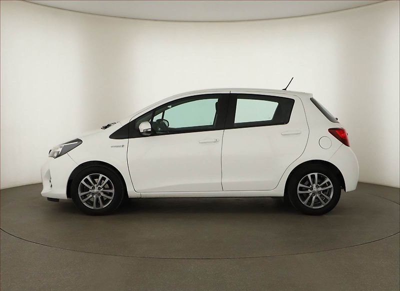 Toyota Yaris (2015) 1.5 Hybrid, Automat, Tempomat - fotka 3 z 23