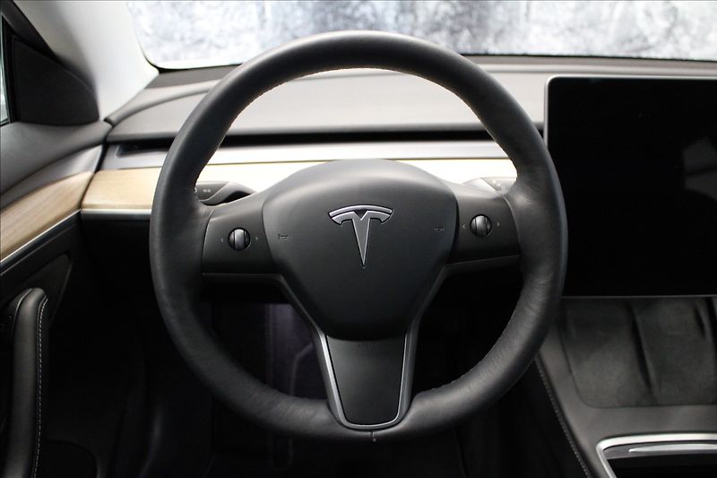 Tesla Model 3 0,0 Long Range dual motor - fotka 19 z 29
