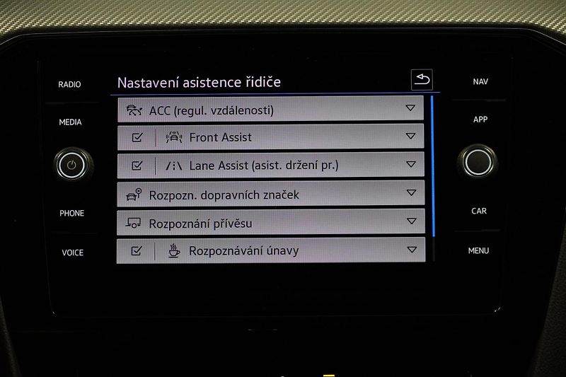 Volkswagen Passat 2.0TDI 147kW,4mot,R-LINE,tažné - fotka 30 z 31