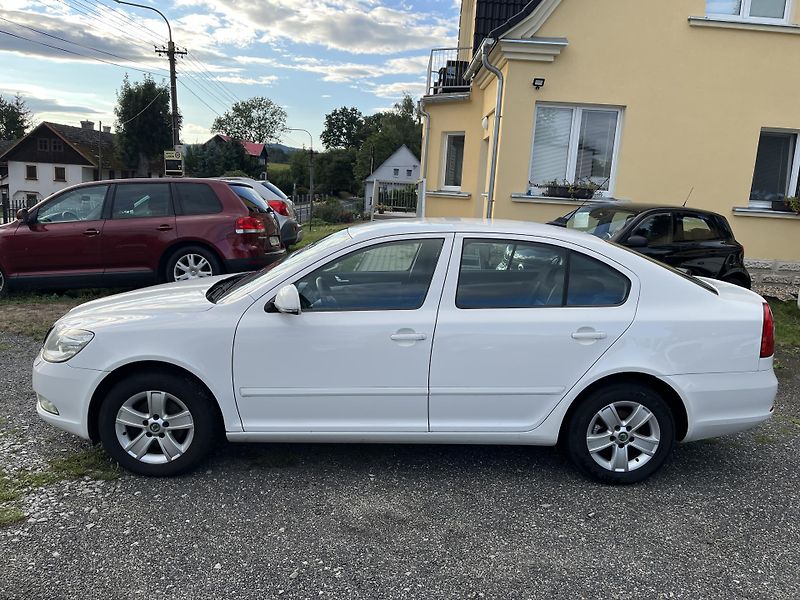 Škoda Octavia (2010) AUTOMAT+PĚKNÝ STAV - fotka 2 z 25
