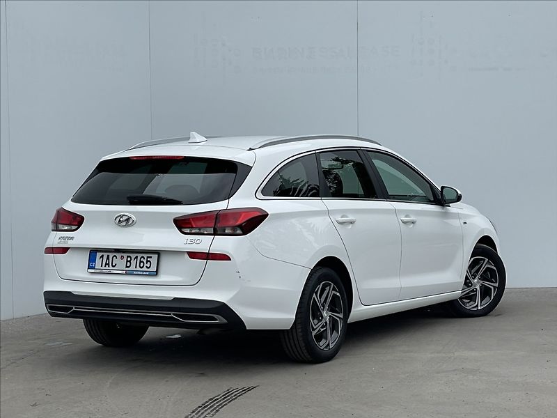 Hyundai i30 1,5 T-GDI AT7 Combi Smart PDC - fotka 3 z 22