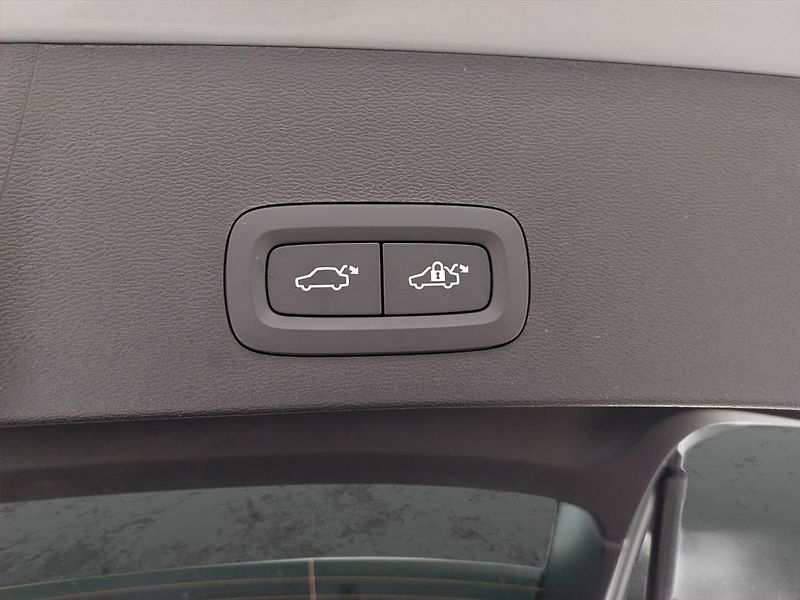 Volvo XC40 (2024) B4 - fotka 23 z 24