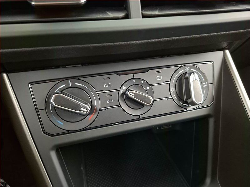 Volkswagen Polo (2018) 1.0 TSI, Park. senzory - fotka 14 z 18